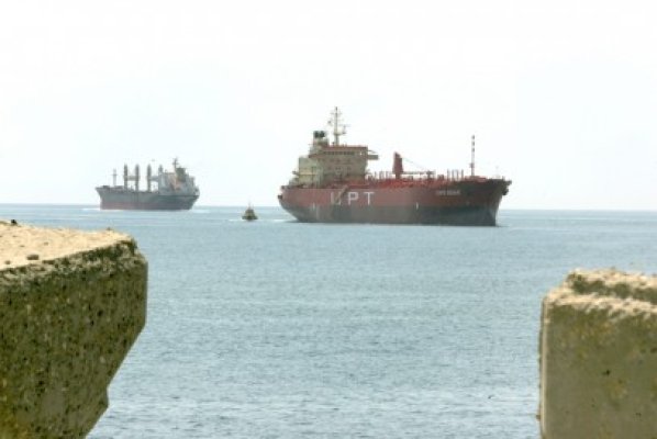 O navă care a plecat din Portul Constanţa a pierdut din încărcătură